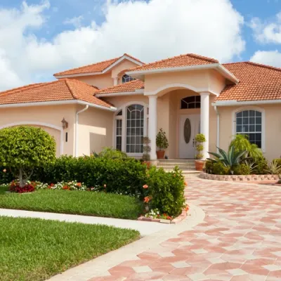 healthy and well maintained shrubs in front of Florida home