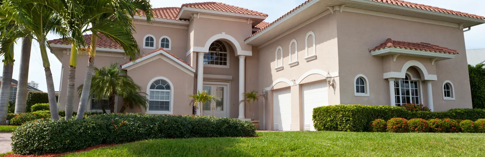 Florida home with nice healthy front yard